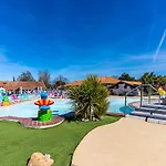 Mobilehome Familial مكان تخييم 4*