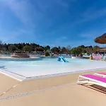 Mobilehome Familial مكان تخييم 4*