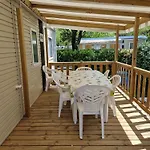 مكان تخييم Mobilehome Familial 4*